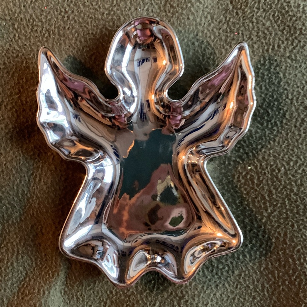 Studio Nova Christmas shine silver. Angel candy dish. Approximately 6” x 7 1/2”